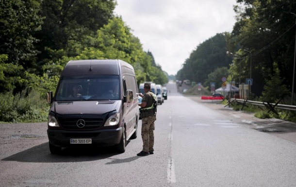 Выезд за границу до 22 лет: какие документы нужны