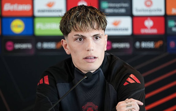 Челси включился в борьбу за вингера Манчестер Юнайтед