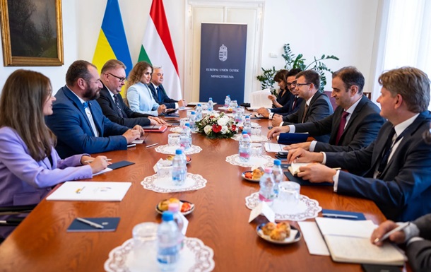 Київ і Будапешт обговорили розблокування вступу до ЄС