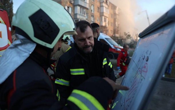 Ракетний удар по Києву: змінено рух транспорту та перекриті вулиці 