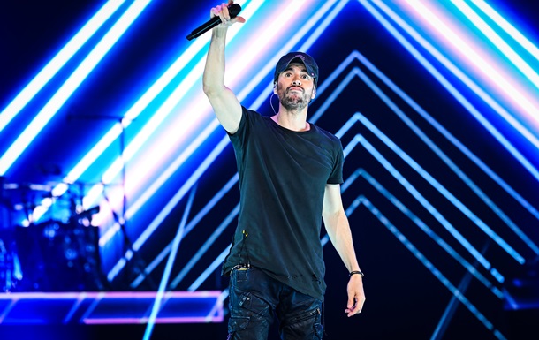 Энрике Иглесиас и его жена ждут пополнения в семье