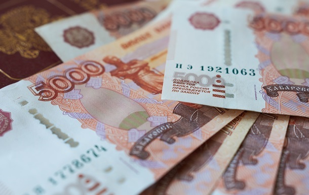 РФ уперше витратила на війну половину зібраних податків - ЗМІ