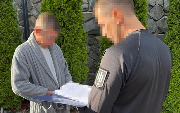 Екскерівника ДСНС Київщини підозрюють у привласненні коштів 