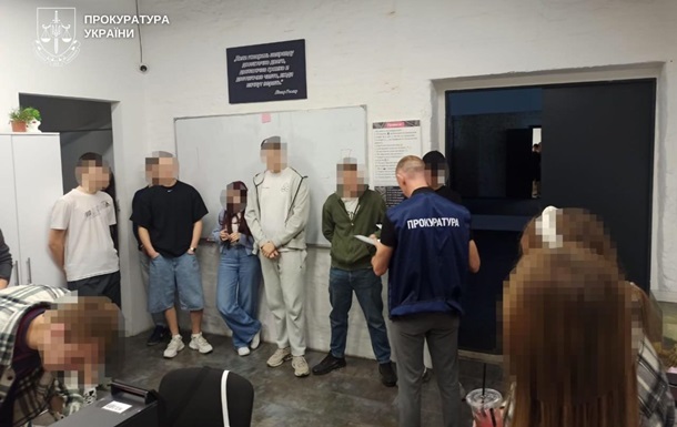 В Днепре ликвидировали 11 мошеннических колл-центров