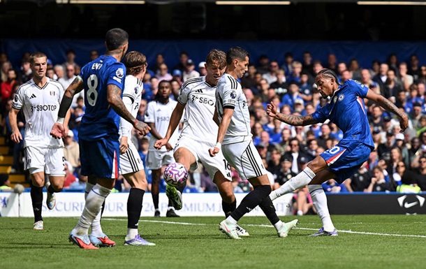 Рефери матча Челси-Фулхэм закрыл глаза на одну игру рукой, подсобив другой