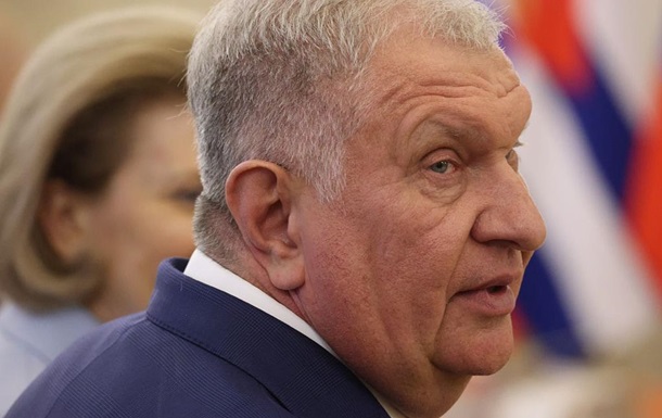 Чистая прибыль Роснефти упала почти на 70%