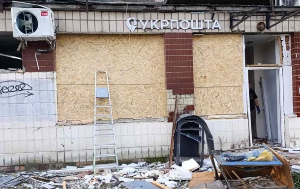 У Києві російський удар знищив відділення Укрпошти