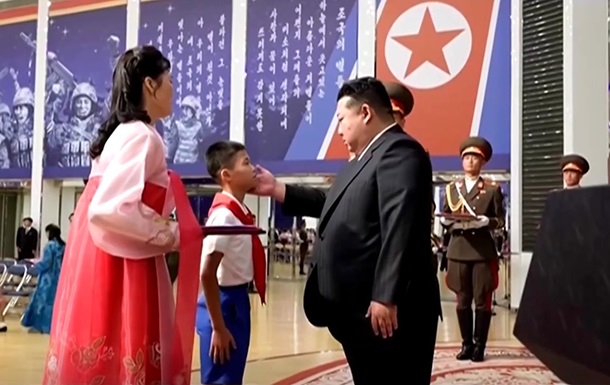 Кім Чен Ин пообіцяв  прекрасне життя  родинам вбитих солдатів