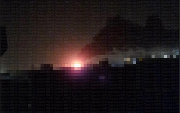 В Черноморске после атаки БПЛА вспыхнули пожары