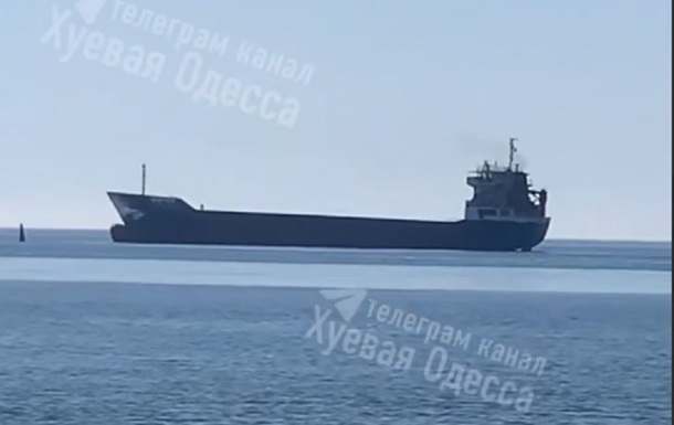 Под Одессой на мине подорвалось судно