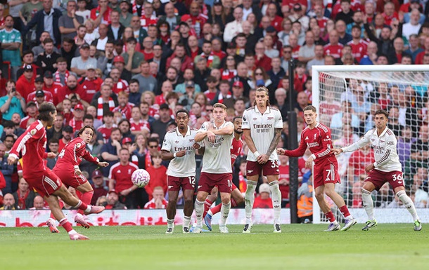 Ліверпуль та Арсенал ходили з м ячем по полю до ефектного голу Собослаї