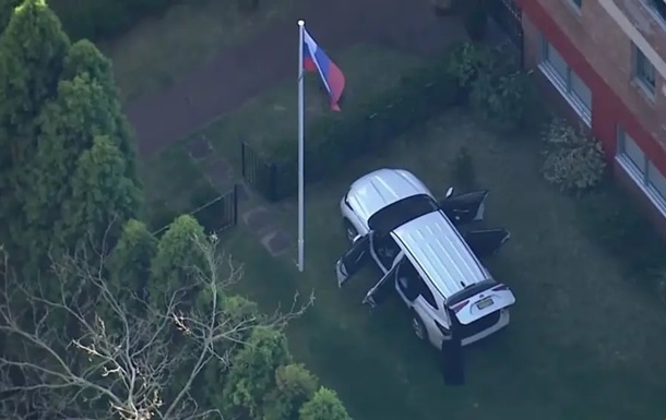 Авто в їхало у ворота генконсульства РФ у Сіднеї