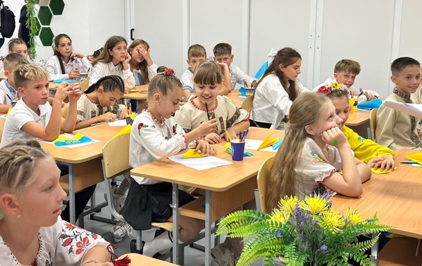 В Украине учебный год начали 3,5 млн школьников