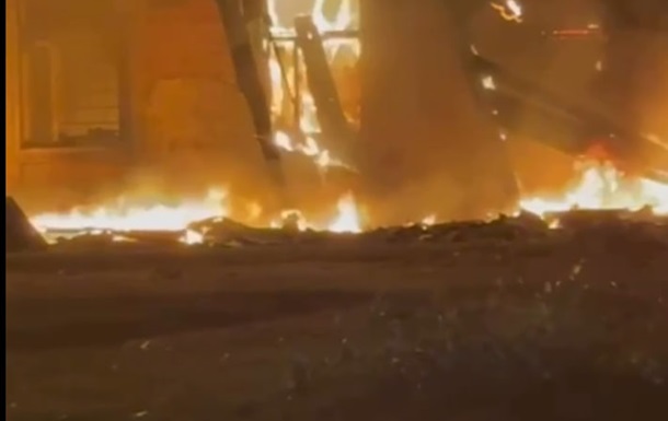 РФ вновь нанесла удар по Сумам: масштабный пожар, есть раненые