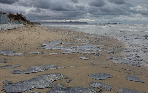 В РФ стався витік нафтопродуктів у Чорне море, пляма суне до Криму - ЗМІ