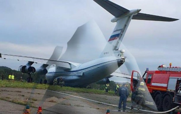 В России Ил-76 совершил аварийную посадку