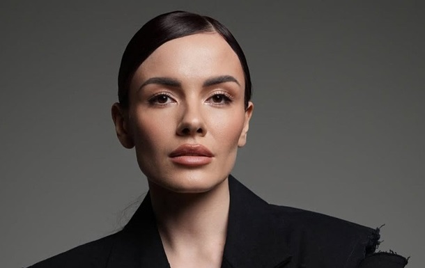 MamaRika вийшла на сцену попри серйозну травму коліна