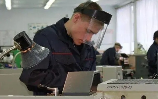 ПТУ больше не будет: где и как украинцы будут получать рабочие профессии