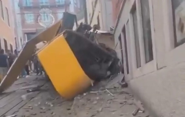 В Лиссабоне перевернулся фуникулер: много жертв