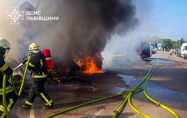 Біля кордону з Польщею згоріли сім автомобілів