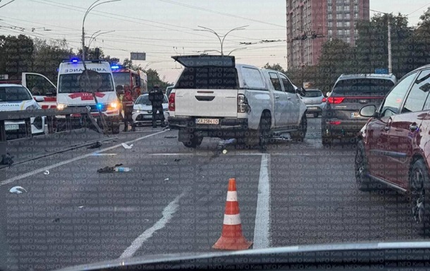 В Киеве произошло смертельное ДТП с участием военного