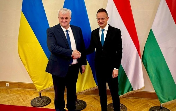 Сийярто анонсировал переговоры с Сибигой