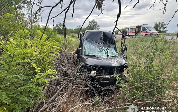 На Одещині мікроавтобус врізався у вантажівку, серед постраждалих дитина