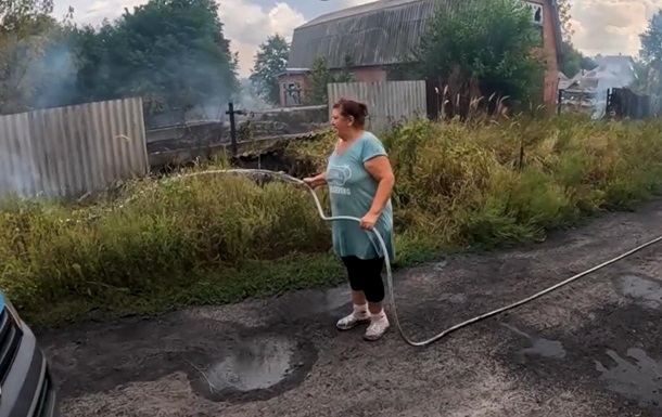 Полицейские показали эвакуацию из горящей Яровой