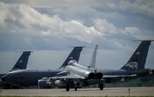 США  отработали  бомбовые удары недалеко от границы РФ в Арктике