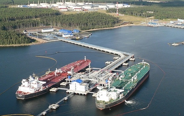 РФ потрясли взрывы: куда попал рой дронов