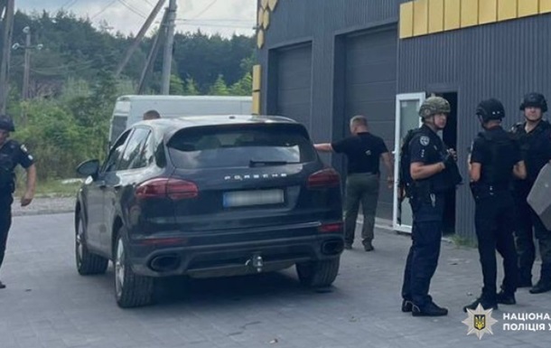 На Львівщині сталась стрілянина у приміщенні автосервісу, є загиблі 