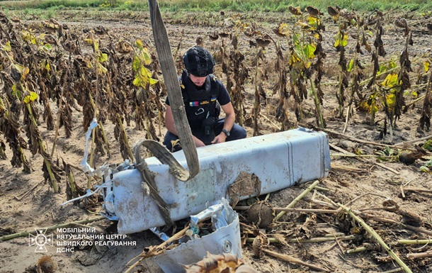 В Киевской области на поле нашли остатки ракеты РФ