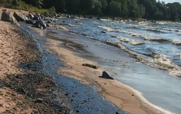 В порту РФ дроны атаковали танкеры, зафиксирован разлив нефти - СМИ