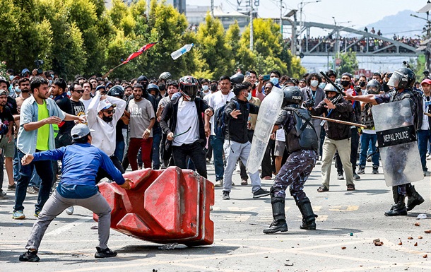 Масштабні протести у Непалі: загинули понад 70 людей