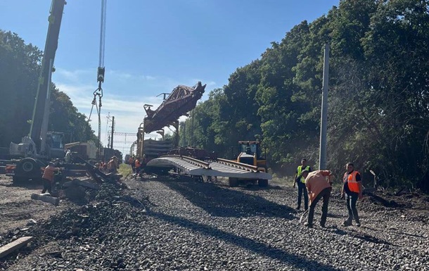 Кулеба рассказал о ликвидации последствий взрывов на железной дороге