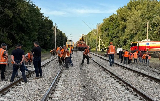 В Киевской области восстановили железнодорожное сообщение после взрывов