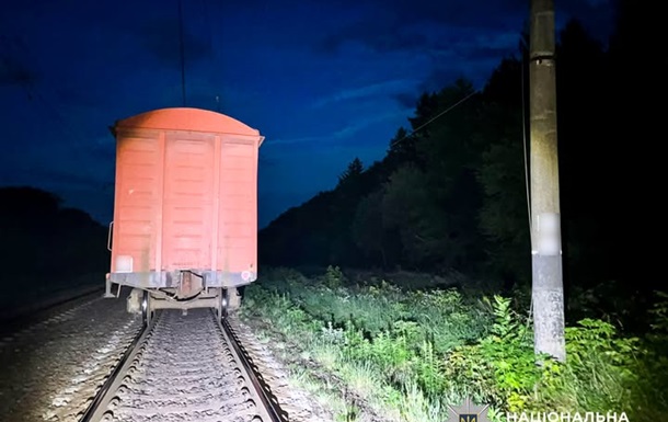 На Рівненщині потяг переїхав 14-річну дівчину, яка лягла на колію