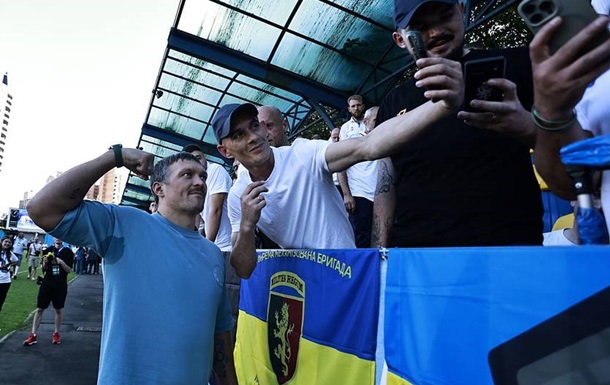 Не дотянули: Усик и звезды футбола проиграли португальцам