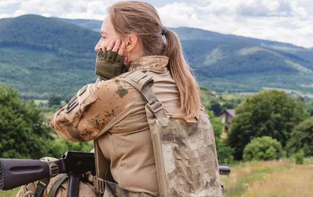 Стало известно, сколько мужчин и женщин готовы воевать за Украину