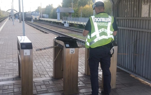 В Киеве подросток упал с товарного поезда: ему оторвало ногу