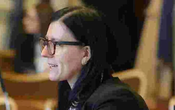 У Польщі депутатку відсторонили через через образи таксиста з України