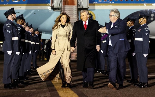 Трамп с первой леди прибыл в Британию: как его встретили
