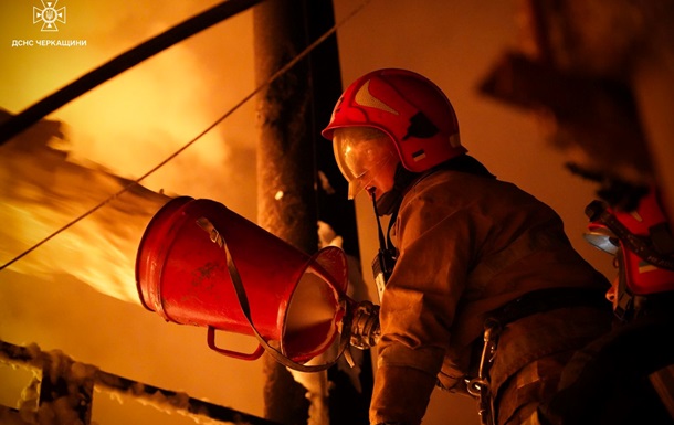 Дронова атака на Полтавщину: горіло підприємство