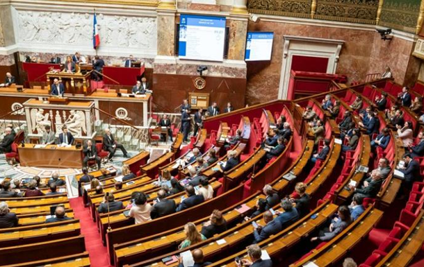 Во Франции активист отправил депутатам 600 презервативов