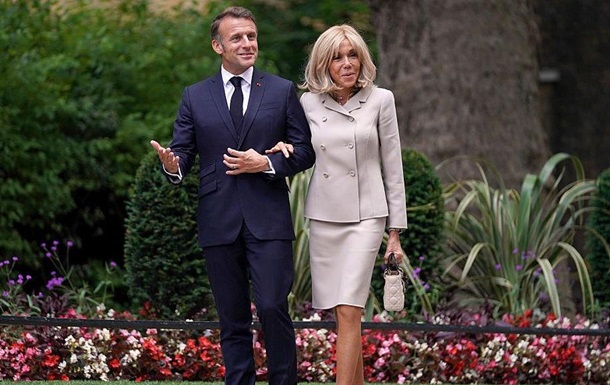 Адвокат Макрона пообещал  доказать , что первая леди Франции - женщина