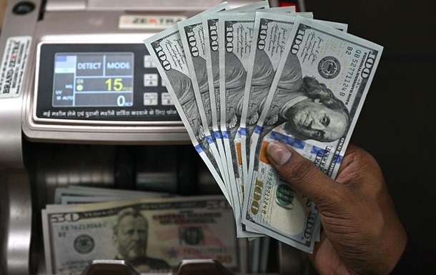 Доля доллара в международных расчетах упала до минимума с 2024 года