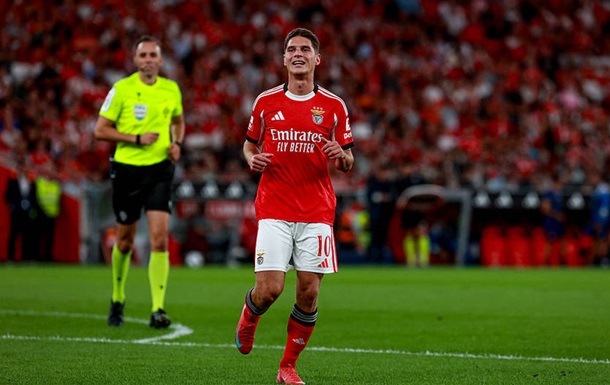 Судаков забивает первый гол в Бенфике