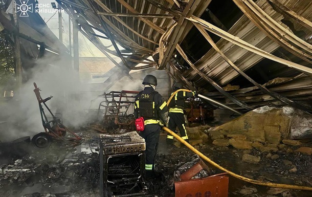 Спасатели показали последствия атаки на Киевщину