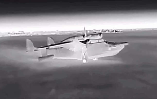 ГУР уничтожили два российских самолета-амфибии Бе-12 в Крыму