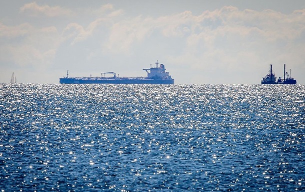 Почти 20% нефтяных танкеров принадлежат к  теневому флоту  России - СМИ